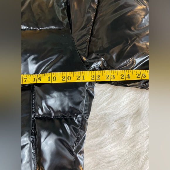 A & F Ultra cropped puffer shiny black - Picture 11 of 14